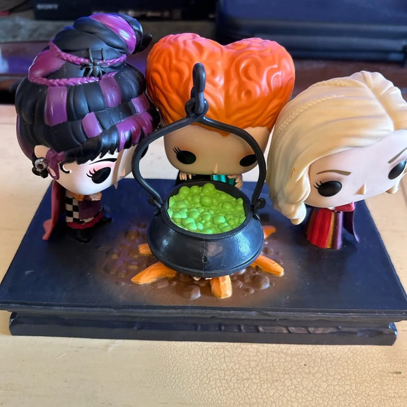Funko Pop 560 The Sanderson Sisters Hocus Pocus Movie Moment with Cauldron - Picture 3 of 5